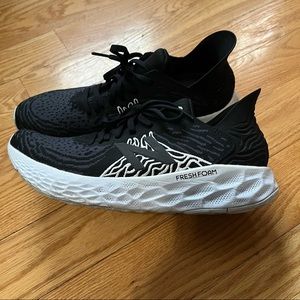 Women's New Balance Fresh Foam Size 10.5 B Black Sneakers